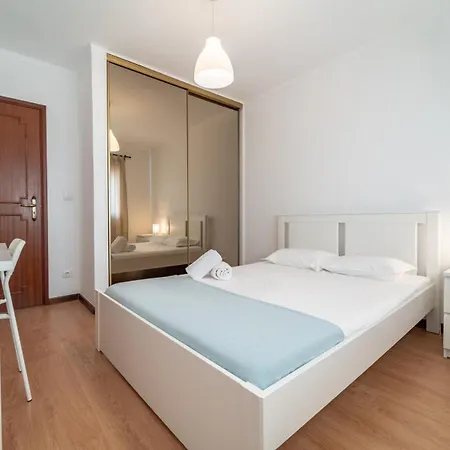 公寓 T4 Familiar - Centro - By House And People *
